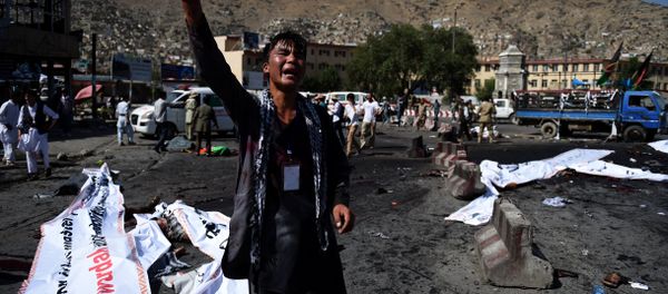 An Afghan protester screams near the scene of a suicide attack that targeted crowds of minority Shiite Hazaras during a demonstration at the Deh Mazang Circle in Kabul on July 23, 2016. - Sputnik International
