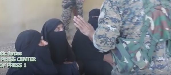 Daesh Militants Attempted to Flee Manbij in Women's Clothes - Sputnik International