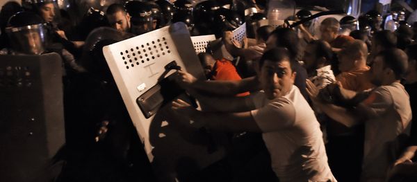 Prostesters clash with the police outside the seized road police building in Yerevan Prostesters clash with the police outside the seized road police building in Yerevan - Sputnik International