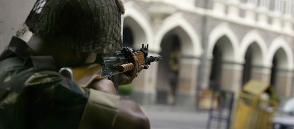 An Indian soldiers aims at Taj Mahal Hotel where suspected militants are holed up during an assault in Mumbai, India, Friday, Nov. 28, 2008. An Indian soldiers aims at Taj Mahal Hotel where suspected militants are holed up during an assault in Mumbai, India, Friday, Nov. 28, 2008. - Sputnik International