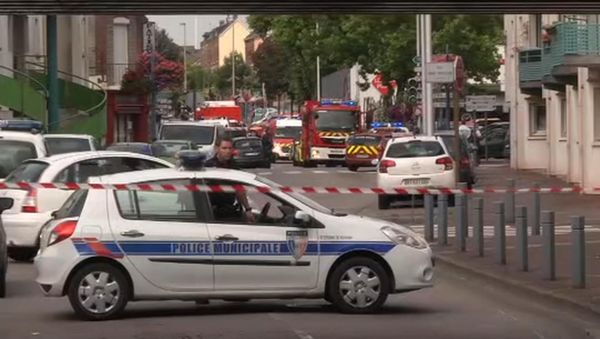 In this grab made from video, police officers close off a road during a hostage situation in Normandy, France, Tuesday, July 26, 2016. - Sputnik International