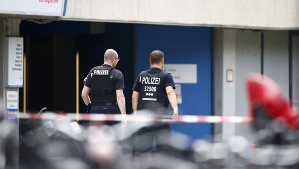 Police walks at the university clinic in Steglitz, a southwestern district of Berlin, July 26, 2016 after a doctor had been shot at and the gunman had killed himself. Police walks at the university clinic in Steglitz, a southwestern district of Berlin, July 26, 2016 after a doctor had been shot at and the gunman had killed himself. - Sputnik International