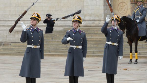 The Presidential Regiment at this year's first horse and foot guard changing ceremony on Cathedral Square of the Moscow Kremlin. - Sputnik International