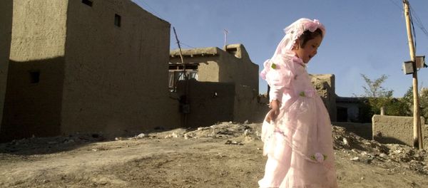 Girl plays outside during a wedding party in Kabul, Afghanistan Girl plays outside during a wedding party in Kabul, Afghanistan - Sputnik International
