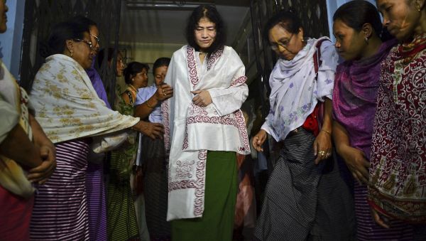 In this Wednesday, Aug. 20, 2014 photo, Irom Sharmila, center, walks out of a security ward after her release in Porompal district, in Imphal, India. In this Wednesday, Aug. 20, 2014 photo, Irom Sharmila, center, walks out of a security ward after her release in Porompal district, in Imphal, India. - Sputnik International