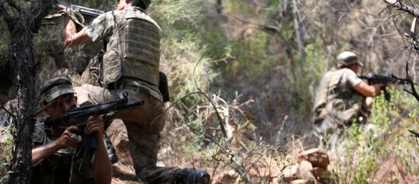 Turkish soldiers search for missing military personnel suspected of being involved in the coup attempt in Marmaris. - Sputnik International
