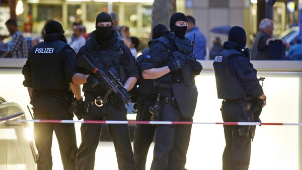 Special forces police officers stand guard in Germany Special forces police officers stand guard in Germany - Sputnik International
