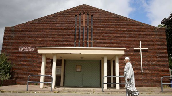 A man walks past the church Sainte Therese in Saint-Etienne-du-Rouvray near Rouen in Normandy, France, July 27, 2016 A man walks past the church Sainte Therese in Saint-Etienne-du-Rouvray near Rouen in Normandy, France, July 27, 2016 - Sputnik International