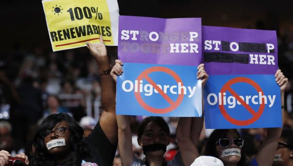 Bernie Sanders delegates continue to protest against Democratic U.S. presidential nominee Hillary Clinton on the convention floor on the third night at the Democratic National Convention in Philadelphia, Pennsylvania, U.S. July 27, 2016. - Sputnik International