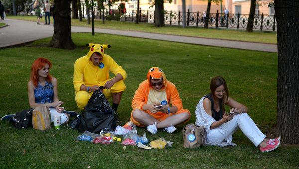 Pokemon Go players in Ilyinsky Park, Moscow Pokemon Go players in Ilyinsky Park, Moscow - Sputnik International
