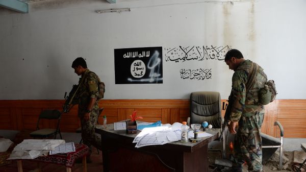 Afghan security forces patrol during ongoing clashes between security forces and Islamic State (IS) militants in Kot District in eastern Nangarhar province on July 26, 2016 Afghan security forces patrol during ongoing clashes between security forces and Islamic State (IS) militants in Kot District in eastern Nangarhar province on July 26, 2016 - Sputnik International