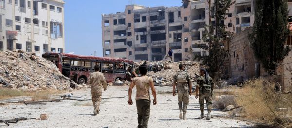 Syrian army soldiers patrol the area around the entrance of Bani Zeid after taking control of the previously rebel-held district of Leramun, on the northwest outskirts of Aleppo, on July 28, 2016 - Sputnik International