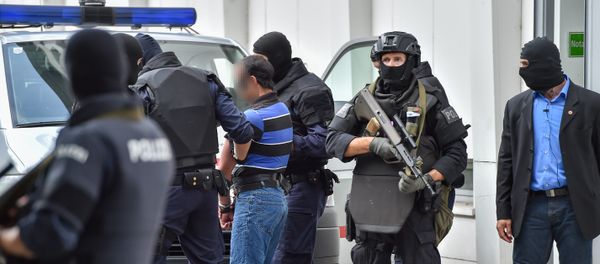 A suspected member of the Islamic State jihadist group is led away by Austrian police from the court in Linz, Austria, on July 27, 2016 - Sputnik International