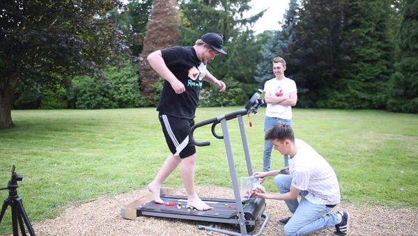 Lego Treadmill Challenge (Running On Lego) *Blood Alert* | WheresMyChallenge - Sputnik International