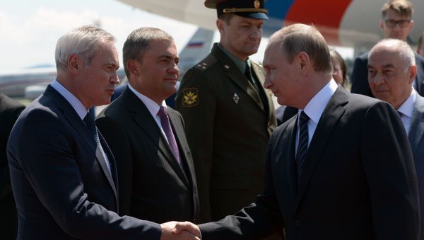 July 30, 2016. Russian President Vladimir Putin, second right, is welcomed in Ljubljana Joze Pucnik Airport July 30, 2016. Russian President Vladimir Putin, second right, is welcomed in Ljubljana Joze Pucnik Airport - Sputnik International