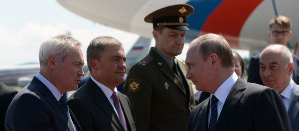 July 30, 2016. Russian President Vladimir Putin, second right, is welcomed in Ljubljana Joze Pucnik Airport July 30, 2016. Russian President Vladimir Putin, second right, is welcomed in Ljubljana Joze Pucnik Airport - Sputnik International