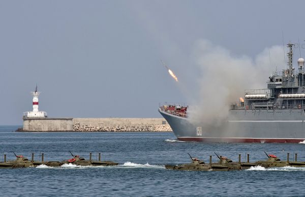 Amphibious vehicles drive in formation as the large landing ship Caesar Kunikov fires missiles during the Navy Day celebrations in Sevastopol, Crimea - Sputnik International