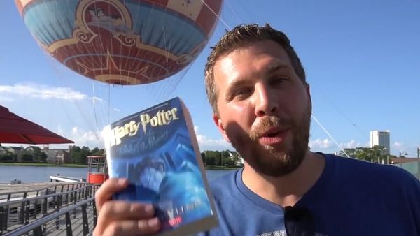 Can Harry Potter Book Protect iPhone 6s from 100 FT Drop Test? - Sputnik International