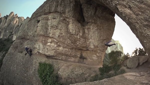 Unbelievable Wingsuit Cave Flight! Batman Cave, Alexander Polli - Sputnik International