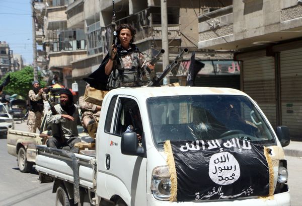 Fighters from Al-Qaeda's Syrian affiliate Al-Nusra Front drive in armed vehicles in the northern Syrian city of Aleppo as they head to a frontline. (File) - Sputnik International