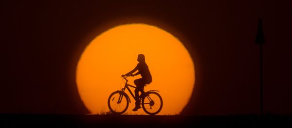 A girl riding a bike - Sputnik International