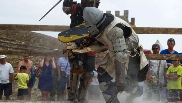 Let’s Get Medieval! A Look at Historic 'Genoa Helmet' Knight Festival in Crimea - Sputnik International