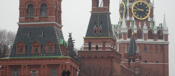 The Moscow Kremlin towers as seen from Bolshoy Moskvoretsky Bridge - Sputnik International