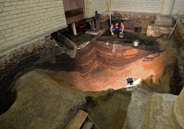An archaeologist during excavations at the site of Moscow Kremlin's demolished Building 14. An archaeologist during excavations at the site of Moscow Kremlin's demolished Building 14. - Sputnik International