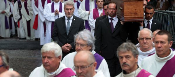 Pallbearers carry the coffin of the priest Jacques Hamel as they enter in Rouen's cathedral during the funeral of the priest who was killed in a church in Saint-Etienne-du-Rouvray on July 26 during a hostage-taking claimed by Islamic State group - Sputnik International