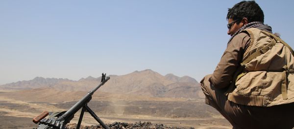 A Yemeni tribesman from the Popular Resistance Committees, supporting forces loyal to Yemen's Saudi-backed President Abedrabbo Mansour Hadi, holds a position near the 312 Brigade military camp. (File) A Yemeni tribesman from the Popular Resistance Committees, supporting forces loyal to Yemen's Saudi-backed President Abedrabbo Mansour Hadi, holds a position near the 312 Brigade military camp. (File) - Sputnik International