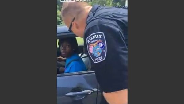 Cops Handing Out Unusual Citation - Sputnik International