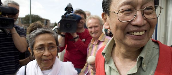 Philippine communist leader Jose Maria Sison, right, smiles after being released from Scheveningen prison outside The Hague, the Netherlands, Thursday, Sept. 13, 2007. - Sputnik International