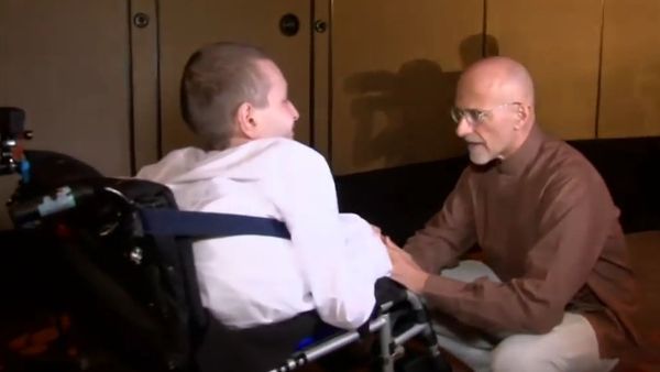 Italian neurosurgeon Sergio Canavero (right) - Sputnik International