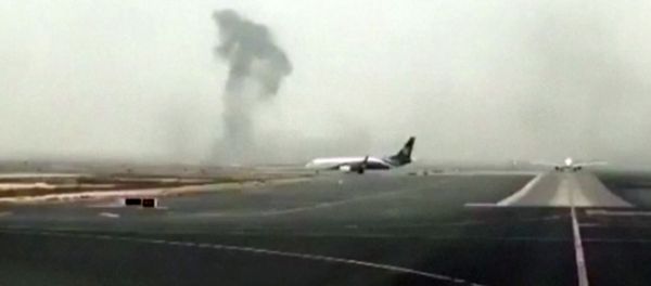 Smoke rising after an Emirates flight crash landed at Dubai International Airport Smoke rising after an Emirates flight crash landed at Dubai International Airport - Sputnik International