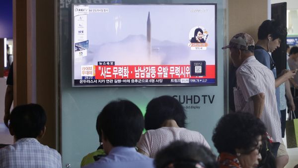 South Koreans watch a TV news program airing file footage of a North Korean rocket launch at the Seoul Railway Station in Seoul, South Korea, Wednesday, Aug. 3, 2016. South Koreans watch a TV news program airing file footage of a North Korean rocket launch at the Seoul Railway Station in Seoul, South Korea, Wednesday, Aug. 3, 2016. - Sputnik International