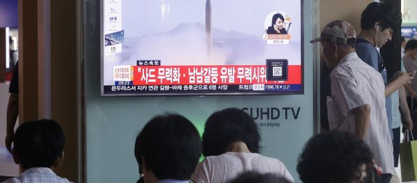 South Koreans watch a TV news program airing file footage of a North Korean rocket launch at the Seoul Railway Station in Seoul, South Korea, Wednesday, Aug. 3, 2016. - Sputnik International