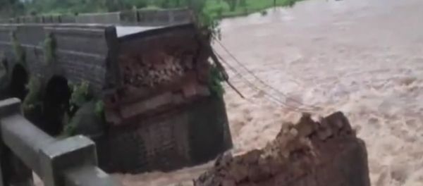 Mumbai-Goa highway bridge collapses Mumbai-Goa highway bridge collapses - Sputnik International