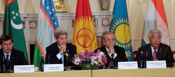 US Secretary of State John Kerry (2nd L) delivers remarks at the Central Asia Ministerial at the Department of State in Washington, US August 3, 2016. - Sputnik International