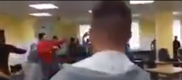 Mass brawl between refugees in registry center in Germany (video screenshot) - Sputnik International