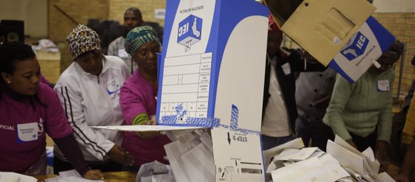 Election officials start the ballot counting process at a polling station during municipal elections in Manenberg on the outskirts of Cape Town, South Africa, Wednesday, Aug. 3, 2016 - Sputnik International
