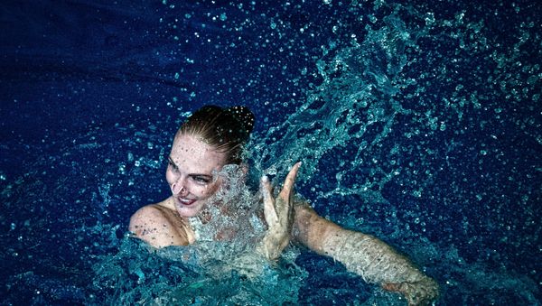 Synchro swimmer Svetlana Romashina during a show at Olimpiysky Arena given by Olympic champions in synchronized swimming - Sputnik International