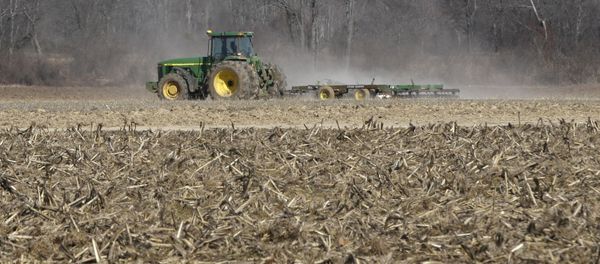 In this photo taken Thursday, Jan. 30, 2014, a farmer takes advantage of dry weather to till a field in preparation for spring planting near England, Ark. - Sputnik International