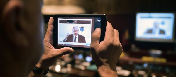People attend a video conference of WikiLeaks founder Julian Assange at the International Center for Advanced Communication Studies for Latin America (CIESPAL) auditorium in Quito on June 23, 2016 People attend a video conference of WikiLeaks founder Julian Assange at the International Center for Advanced Communication Studies for Latin America (CIESPAL) auditorium in Quito on June 23, 2016 - Sputnik International