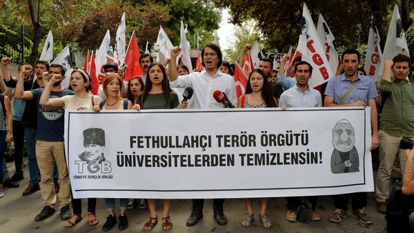 Pro-nationalist university students shout during a protest against U.S.-based cleric Fethullah Gulen and his followers during a demonstration in Ankara, on July 21, 2016 Pro-nationalist university students shout during a protest against U.S.-based cleric Fethullah Gulen and his followers during a demonstration in Ankara, on July 21, 2016 - Sputnik International