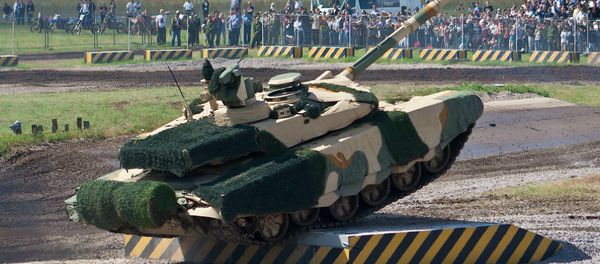 A Russian T-90MS main battle tank fitted with Nakidka radar-absorbent material camouflage. - Sputnik International