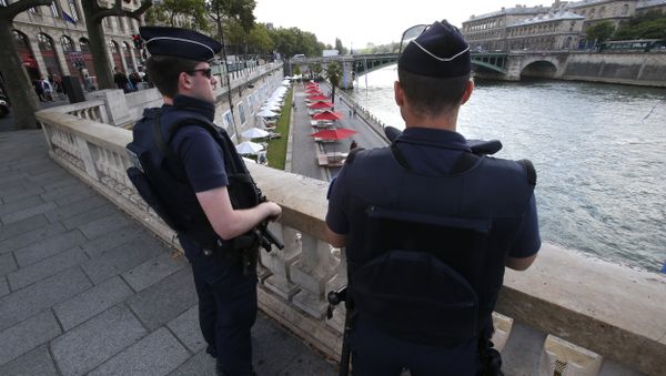 French police officers patrol over the Seine river at Paris Plage (Paris Beach) Friday, Aug. 5, 2016 in Paris French police officers patrol over the Seine river at Paris Plage (Paris Beach) Friday, Aug. 5, 2016 in Paris - Sputnik International