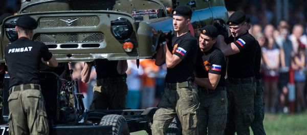 Russian army servicemen during a demo show at the Rembat international contest as part of the International Army Games at the base of the Omsk armored engineering institute. Russian army servicemen during a demo show at the Rembat international contest as part of the International Army Games at the base of the Omsk armored engineering institute. - Sputnik International
