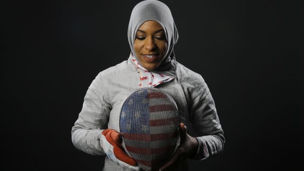 In this March 8, 2016, file photo, Fencer Ibtihaj Muhammad poses for photos at the 2016 Olympic Team USA media summit in Beverly Hills, Calif. In this March 8, 2016, file photo, Fencer Ibtihaj Muhammad poses for photos at the 2016 Olympic Team USA media summit in Beverly Hills, Calif. - Sputnik International