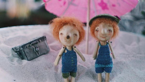 Good Things in Small Packages:  Miniature Dolls That Fit in a Walnut Shell - Sputnik International