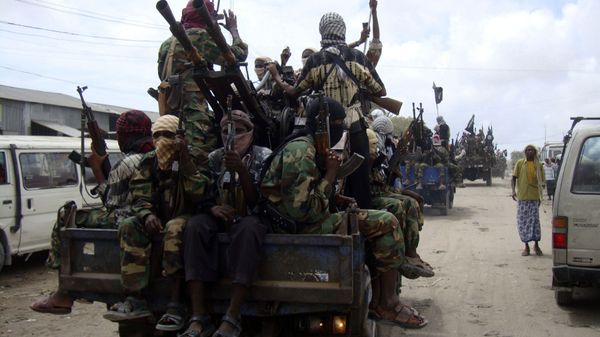 Al-Shabaab fighters display weopons as they conduct military exercises in northern Mogadishu, Somalia (File) - Sputnik International